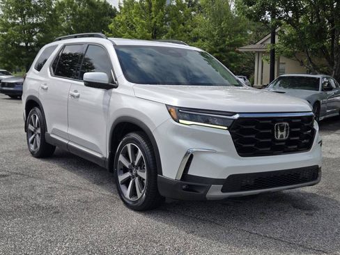 Used 2023 Honda Pilot Touring image 5