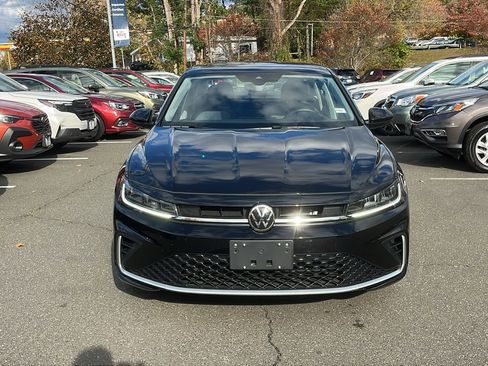 Used 2025 Volkswagen Jetta SE image 4