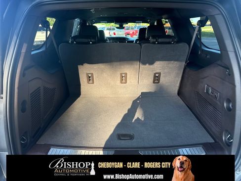 Used 2022 GMC Yukon XL Denali w/ Advanced Technology Package AWD/4WD image 7
