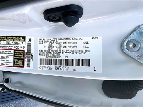Used 2024 Toyota Sequoia Platinum AWD/4WD image 37