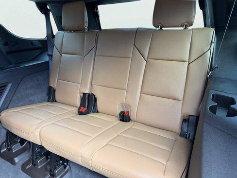 Used 2026 Cadillac Escalade Luxury w/ LPO, Radiant Package AWD/4WD image 19