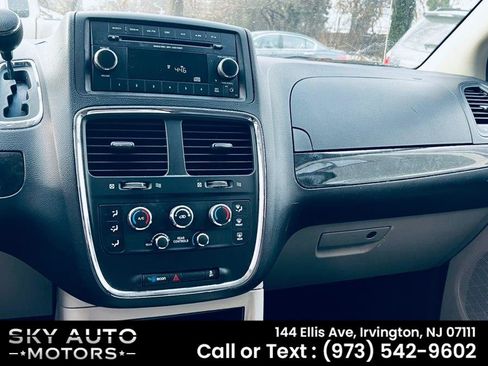 Used 2014 Dodge Grand Caravan SXT image 20