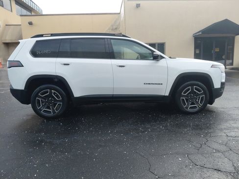 New 2026 Jeep Cherokee Laredo image 36