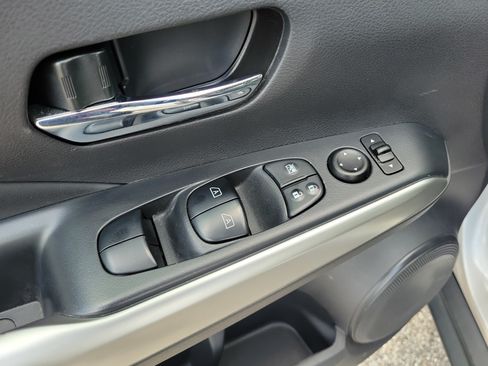 Used 2019 Nissan Kicks SR w/ SR Premium Package FWD image 16