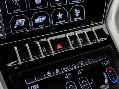 Used 2022 Lamborghini Urus AWD/4WD image 69