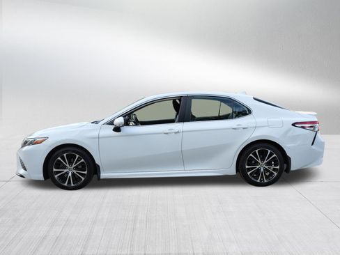 Certified 2020 Toyota Camry SE w/ Cold Weather Package AWD/4WD image 5