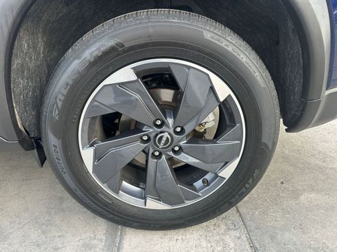 Used 2025 Nissan Rogue SV image 30