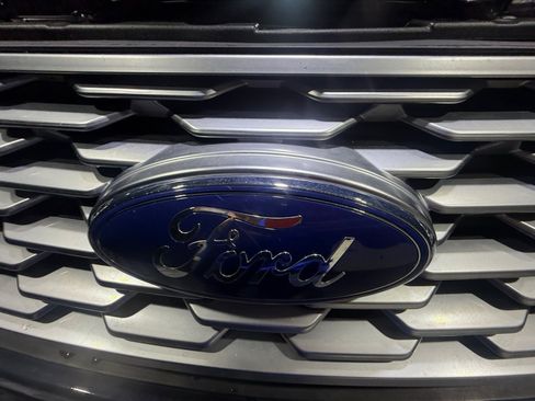 Used 2018 Ford Explorer Platinum AWD/4WD image 23
