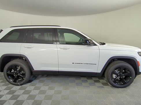 New 2025 Jeep Grand Cherokee Limited w/ Black Appearance Package RWD image 3