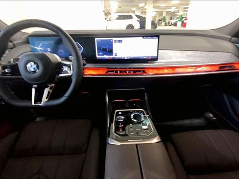 Used 2025 BMW 760i xDrive image 16