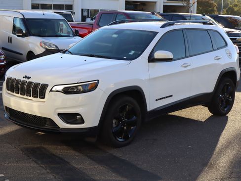 Used 2020 Jeep Cherokee Latitude Plus image 5