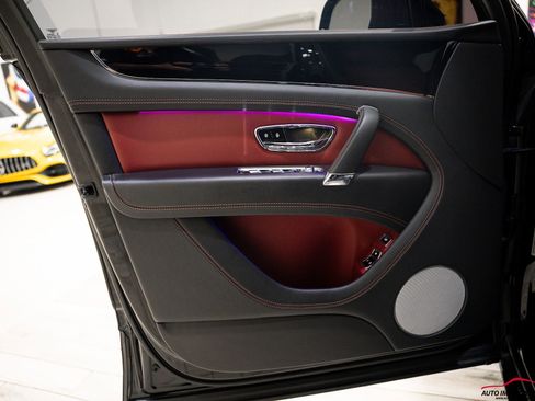 Used 2018 Bentley Bentayga image 42