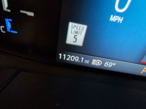 Used 2025 Ford Escape SE image 24