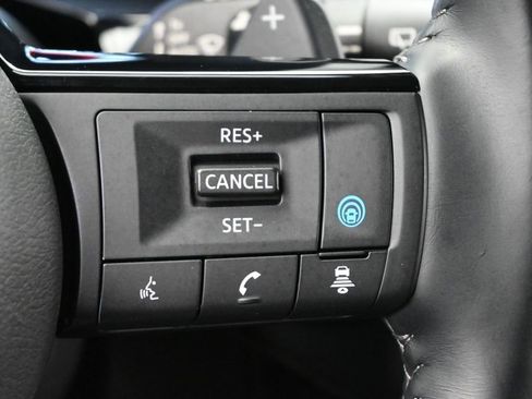 Used 2024 Nissan Pathfinder Platinum FWD image 9