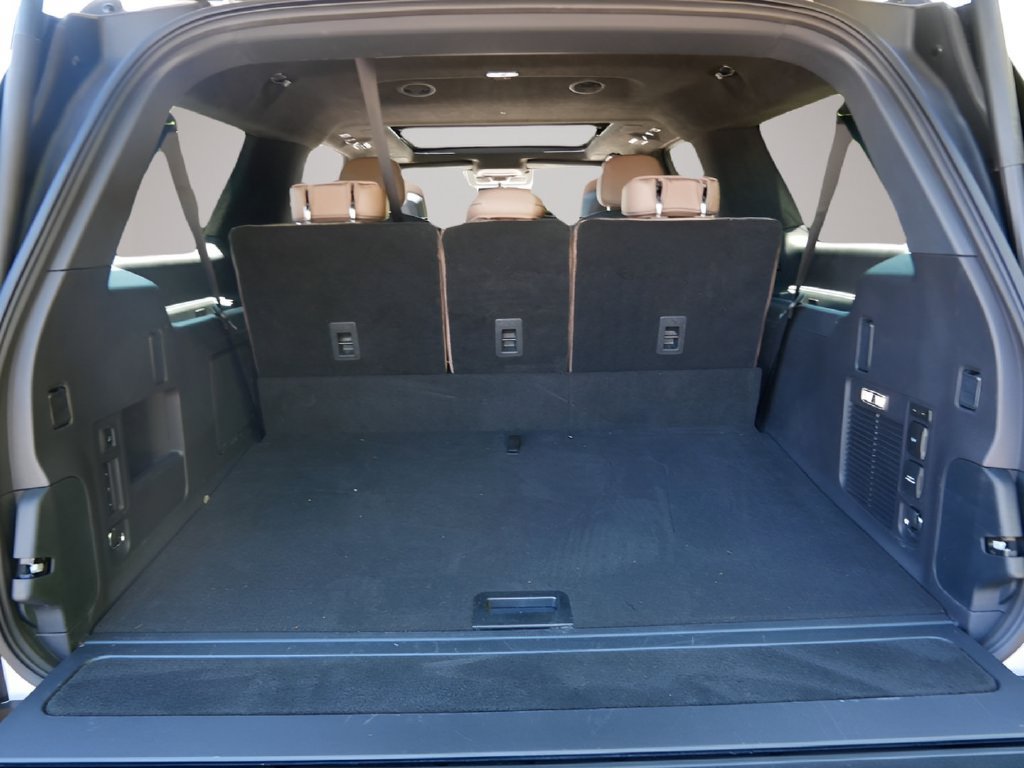 Used 2022 Chevrolet Suburban Premier AWD/4WD image 18
