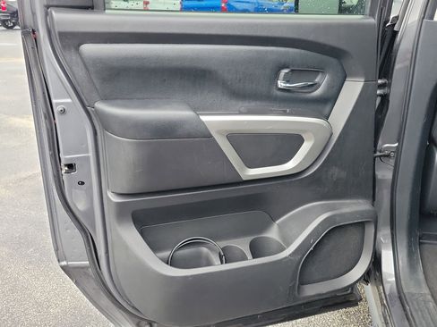 Used 2021 Nissan Titan SV w/ SV Convenience Package image 13