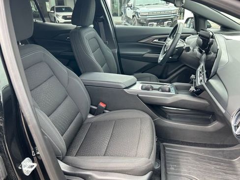 Used 2025 Chevrolet Equinox EV LT w/ Comfort Package image 27