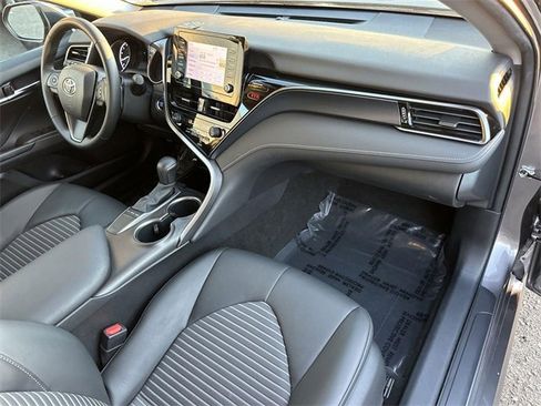 Used 2022 Toyota Camry SE image 26
