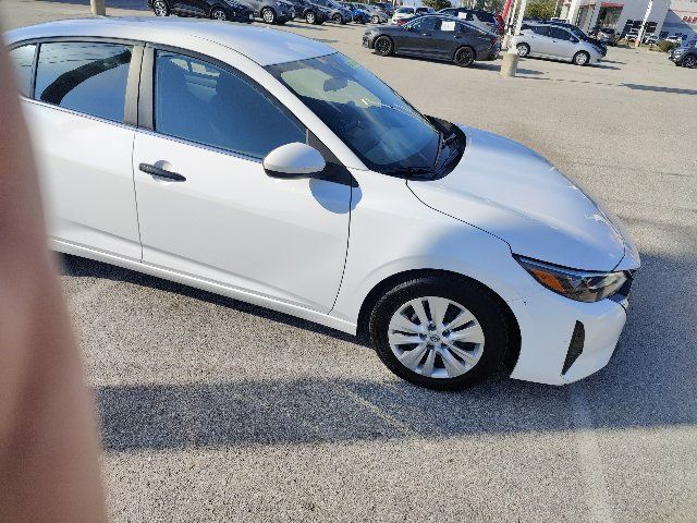 Used 2025 Nissan Sentra S FWD image 11