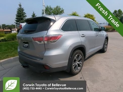 Used 2016 Toyota Highlander XLE AWD/4WD image 3