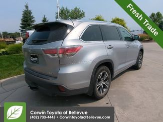 Used 2016 Toyota Highlander XLE AWD/4WD video 3