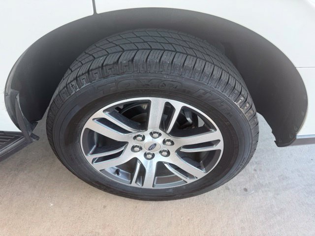 Used 2024 Ford Expedition XLT RWD image 5
