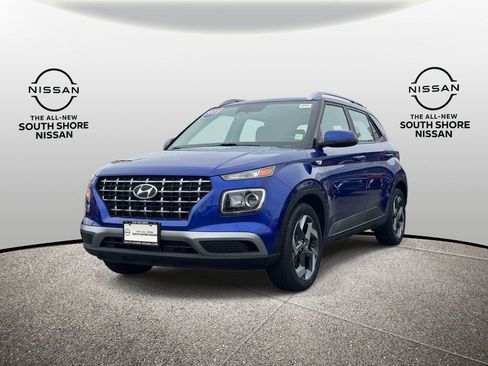 Used 2023 Hyundai Venue SEL w/ Cargo Package FWD image 4
