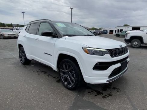 Used 2025 Jeep Compass Limited w/ High Altitude Package AWD/4WD image 2