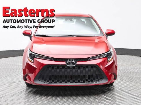 Used 2020 Toyota Corolla LE FWD image 2