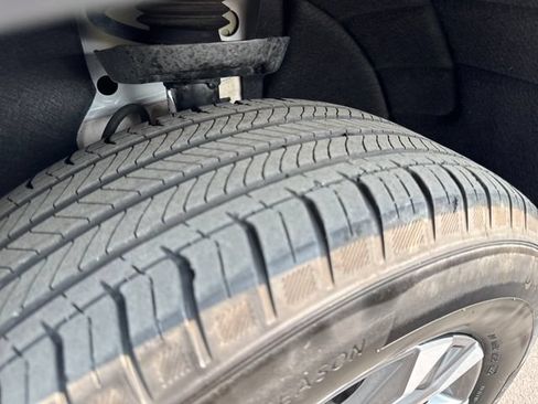 Used 2025 Chevrolet Equinox LT AWD/4WD image 27