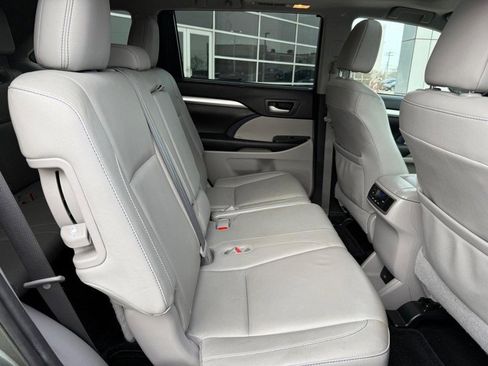 Used 2016 Toyota Highlander XLE image 12