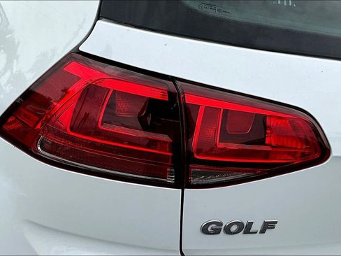 Used 2015 Volkswagen Golf S image 23