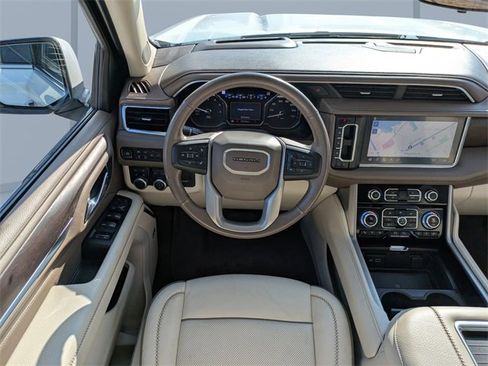 Used 2021 GMC Yukon XL Denali w/ Denali Premium Package image 17