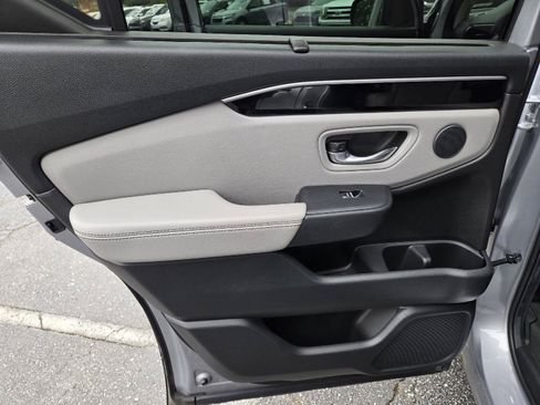 Used 2024 Honda Pilot Touring image 14