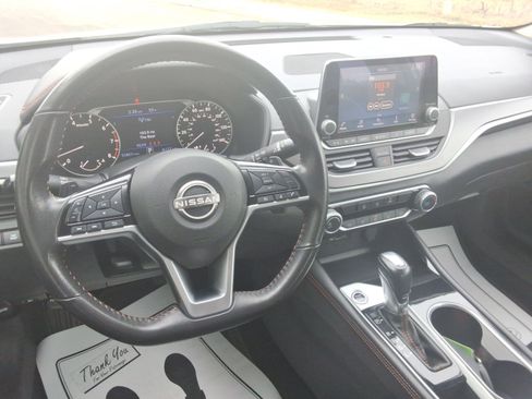 Used 2024 Nissan Altima 2.5 SR FWD image 12
