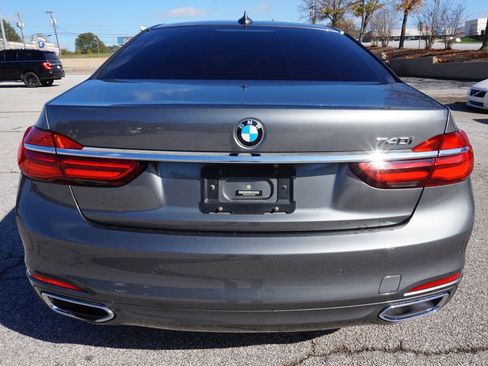 Used 2017 BMW 740i image 7