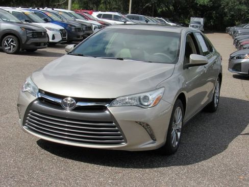 Used 2017 Toyota Camry XLE w/ Moonroof Package FWD image 6