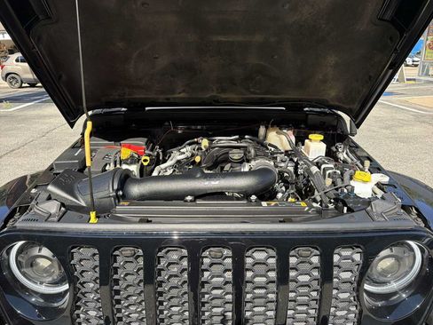 Used 2023 Jeep Gladiator Sport AWD/4WD image 29