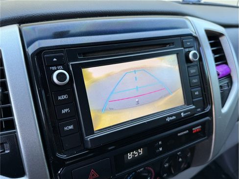 Used 2014 Toyota Tacoma PreRunner image 21