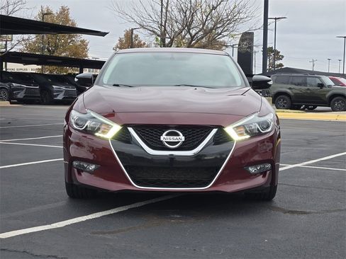 Used 2018 Nissan Maxima SR image 2