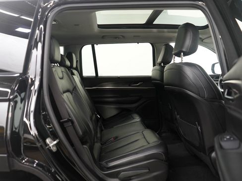 Used 2023 Jeep Grand Cherokee L Limited w/ Luxury Tech Group II image 13