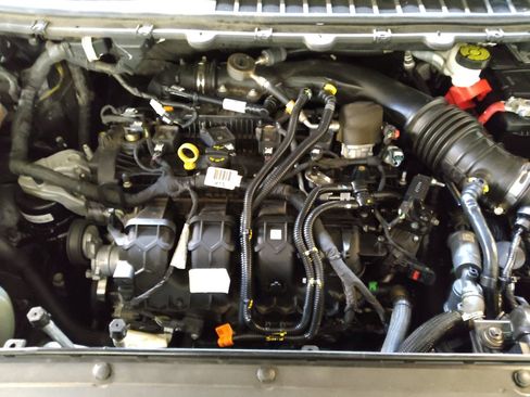 Used 2020 Ford Edge SE image 30