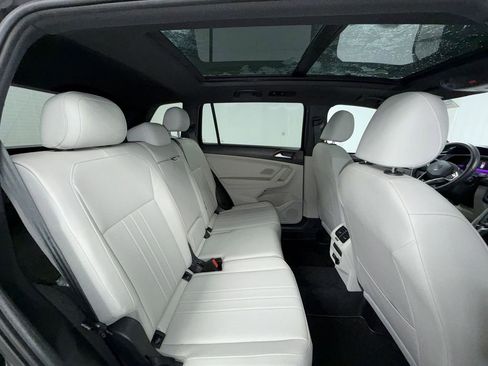 Used 2022 Volkswagen Tiguan SE R-Line AWD/4WD image 6