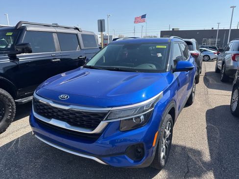 Used 2021 Kia Seltos EX image 19