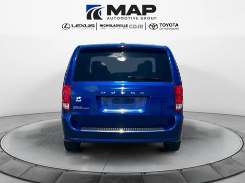 Used 2019 Dodge Grand Caravan SE w/ UConnect Hands-Free Group FWD image 4