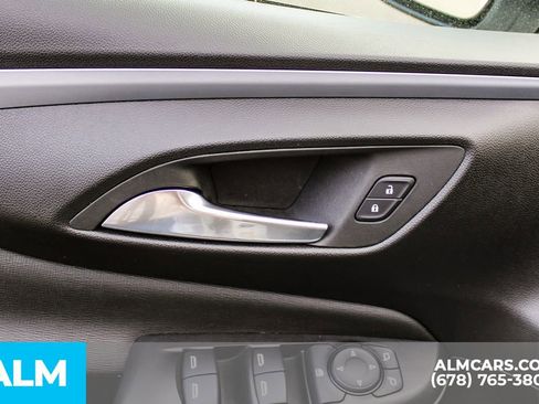 Used 2025 Buick Envista Preferred image 39