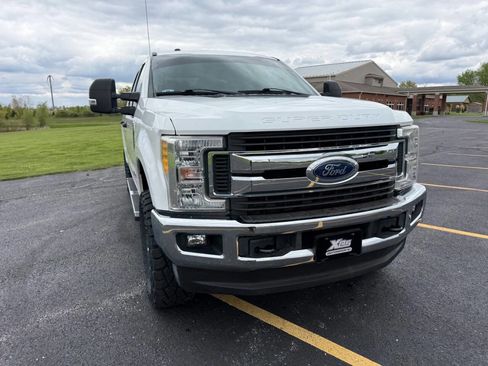 Used 2017 Ford F250 XLT w/ XLT Value Package AWD/4WD image 4