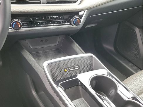 Used 2025 Chevrolet Equinox LT w/ Convenience Package II image 17