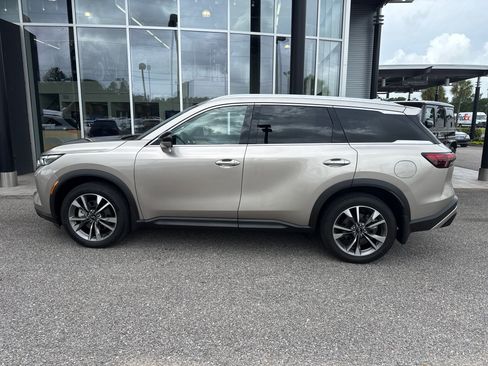 Used 2023 INFINITI QX60 Luxe w/ Vision Package FWD image 2