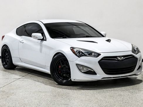 Used 2016 Hyundai Genesis Coupe 3.8 image 4